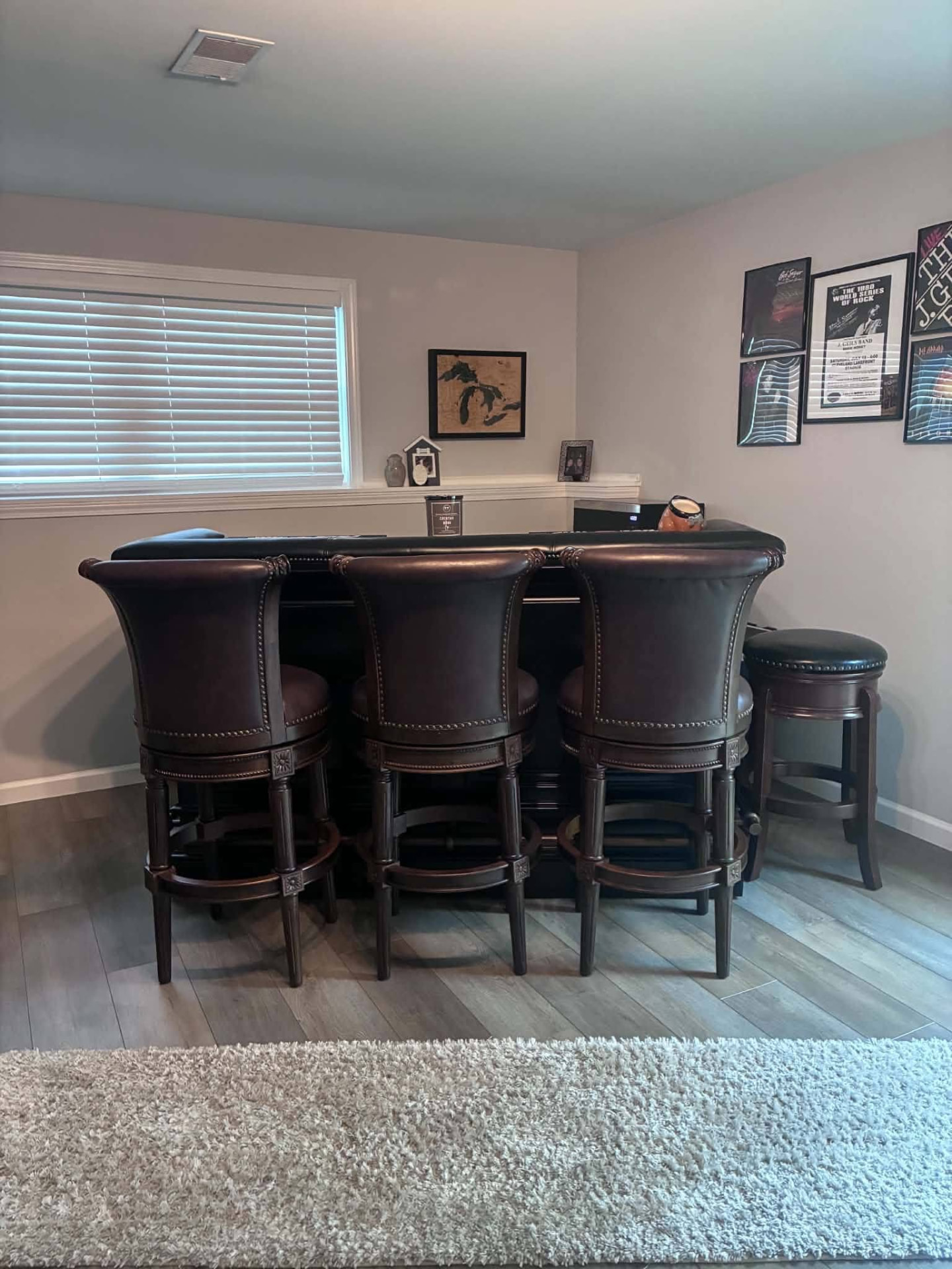 Tidy home bar with leather stools